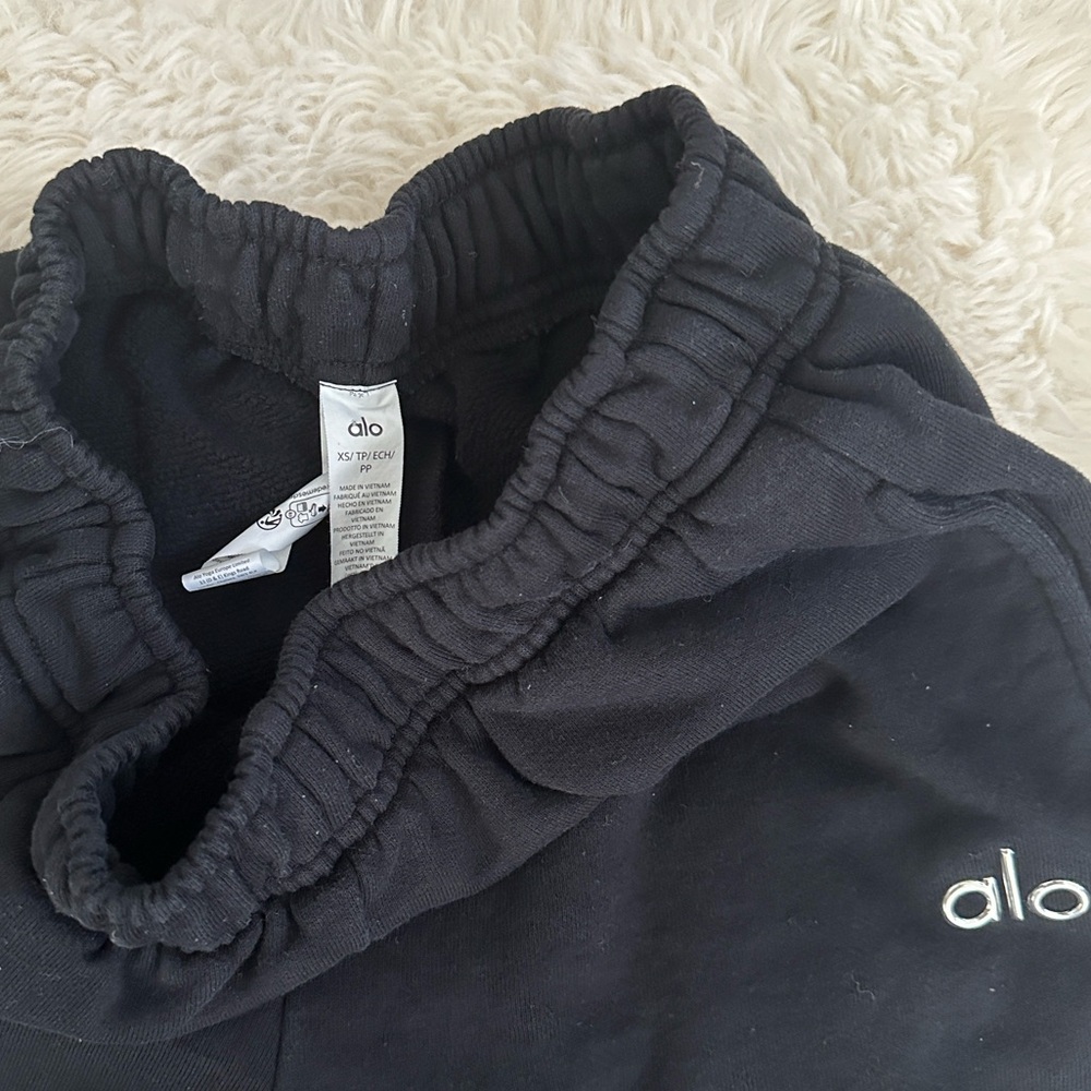 ALO Yoga Acolade Quarter zip & Jogger Set - Picture 9 of 10